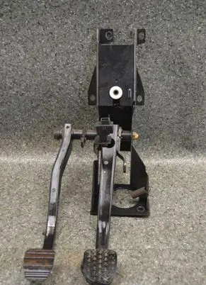BMW 3 E30 Pedal assembly 11086344 61311378209