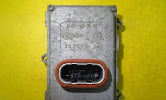 Mercedes-Benz CLK A209 C209 Voltage converter/converter module 5DF008704-02