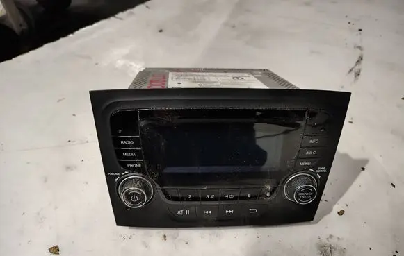 Fiat Doblo Radio/CD/DVD/GPS head unit 07356537510