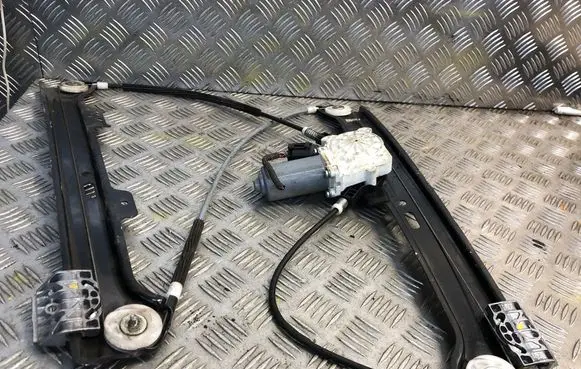 BMW 5 E60 E61 Front door window regulator with motor 7075668