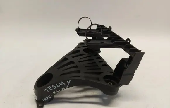 Tesla Model Y A/C compressor mount bracket 1673627-00-c