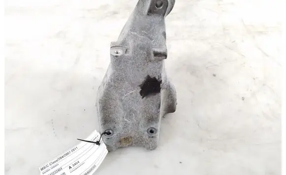 Mercedes-Benz C W204 Engine mounting bracket A6512233404