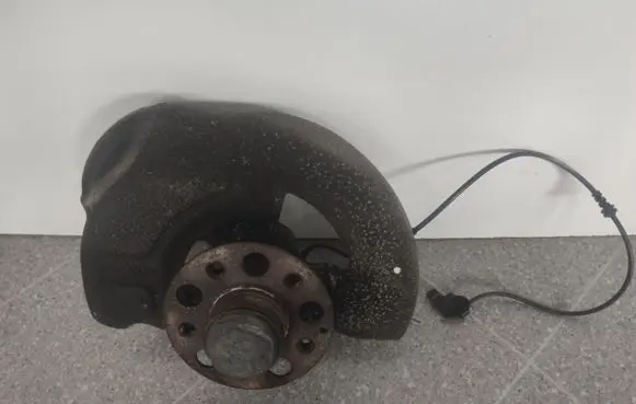 Mercedes-Benz CLS C218 X218 Front wheel hub A2183320901