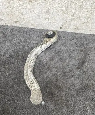 Tesla Model Y Front lower control arm/wishbone 104435400A