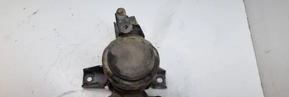 Suzuki SX4 Engine mount bracket