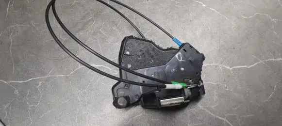 Toyota Avensis T250 Sliding door lock 