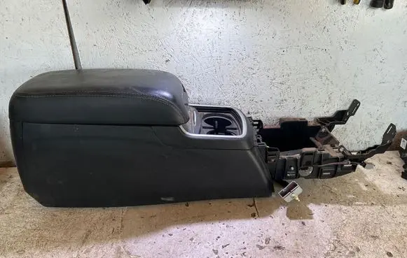 Dodge Charger Armrest GH267407 7766100 10736154