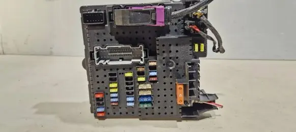Volvo V70 Fuse module 30786646 28080156 07W104