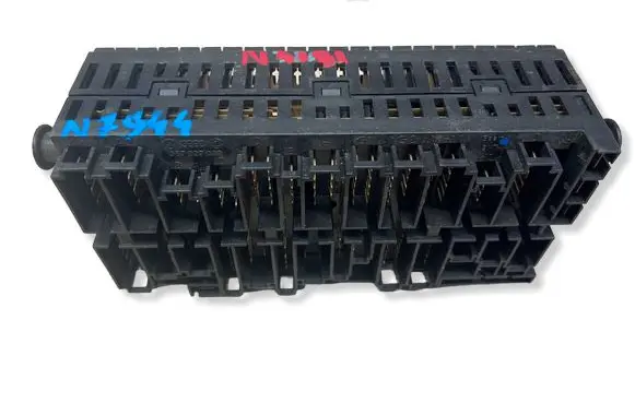 Volkswagen Golf III Fuse box set 357837039 357937039
