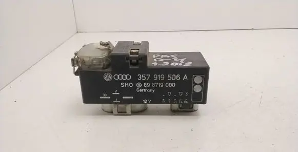 Volkswagen PASSAT B4 Coolant fan relay 357919506A 898719000