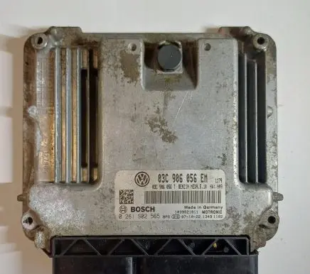 Volkswagen Golf V Engine control unit/module 03C906056EM 0261S02565