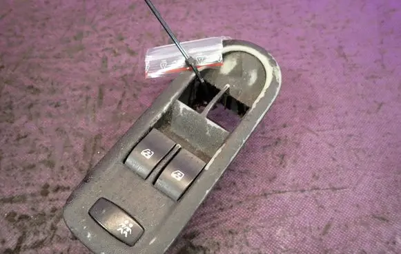 Renault Megane II Quarter vent window switch 
