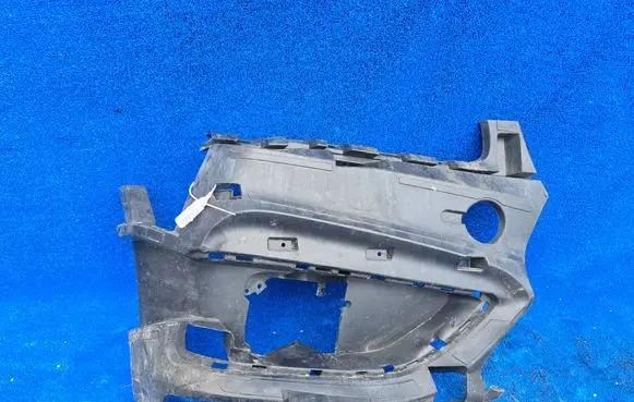 BMW 2 F45 Front bumper mounting bracket 7301548