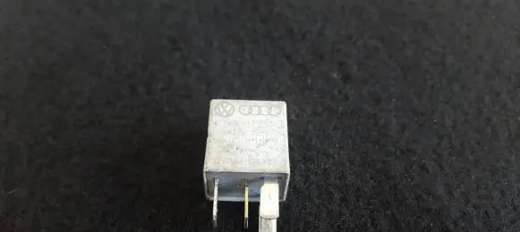 Volkswagen PASSAT B6 Other relay 1K0951253 V23374-A1601-X004