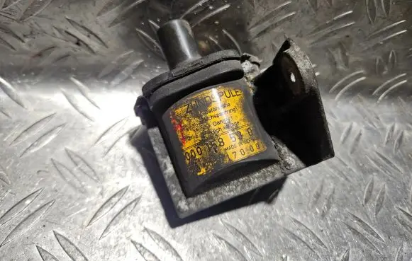 Mercedes-Benz 190 W201 High voltage ignition coil 0001585303