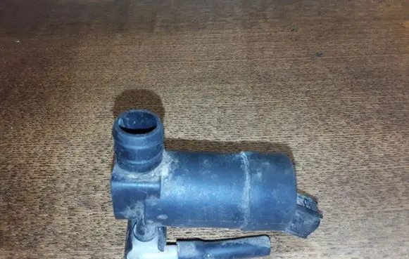 Volvo V50 Windscreen/windshield washer pump 1S7117K624FE