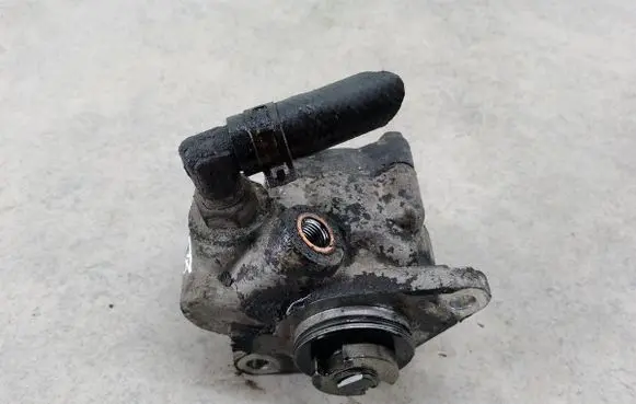 Renault Master II Power steering pump 7683955118