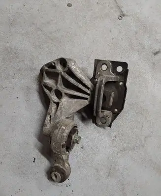 Nissan Qashqai Engine mount bracket 11210JD500