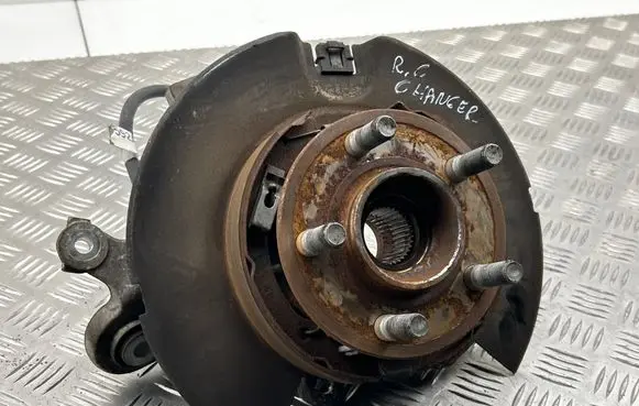 Rear wheel hub spindle/knuckle