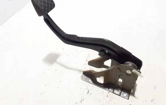 Volkswagen Amarok Brake pedal 2H0721057