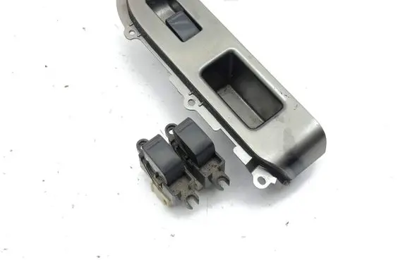 Nissan X-Trail T30 Electric window control switch
