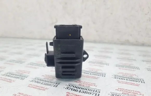 Volkswagen Touran II Seat heating relay 5K0959772