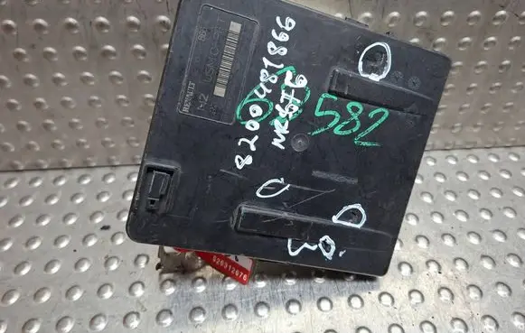 Renault Megane II Fuse module S26312676 8200481866