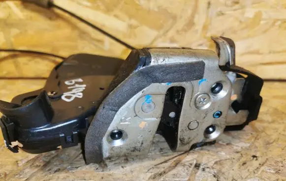 Toyota Hilux (AN10, AN20, AN30) Front door lock 31FR NR1