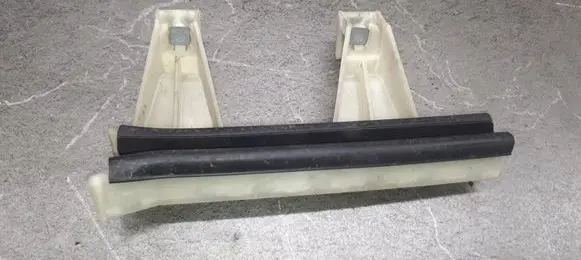 Citroen C4 Grand Picasso Door glass rail 9654092280
