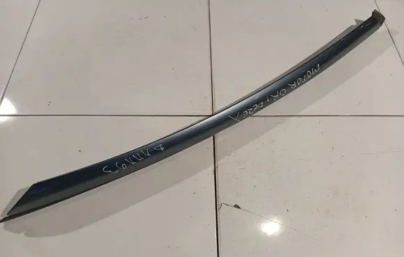 Citroen C4 I Picasso Windshield trim 9654505577