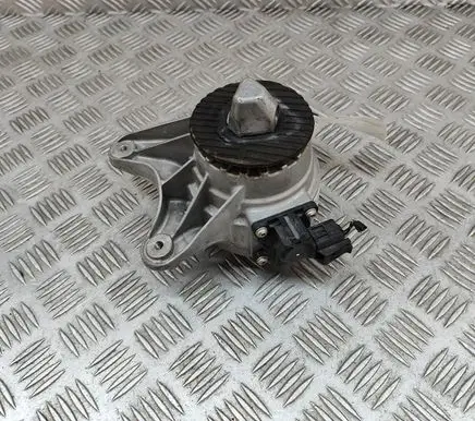 Engine mount bracket