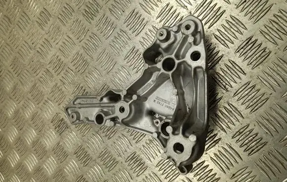 Nissan Primastar Engine mounting bracket 648607782R