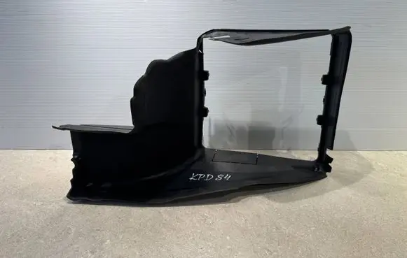Land Rover Range Rover L460 Type LK Intercooler air channel guide R8E28C464A-KPD84