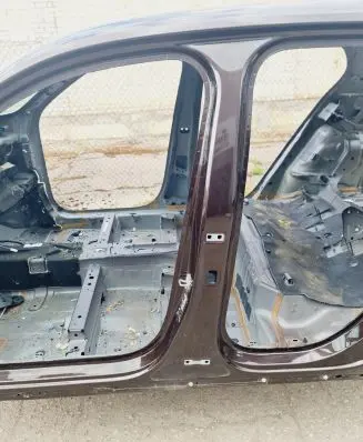 Volvo XC40 Pillar (middle) 