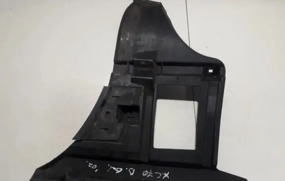 Volvo XC70 Rear bumper mounting bracket 8648150