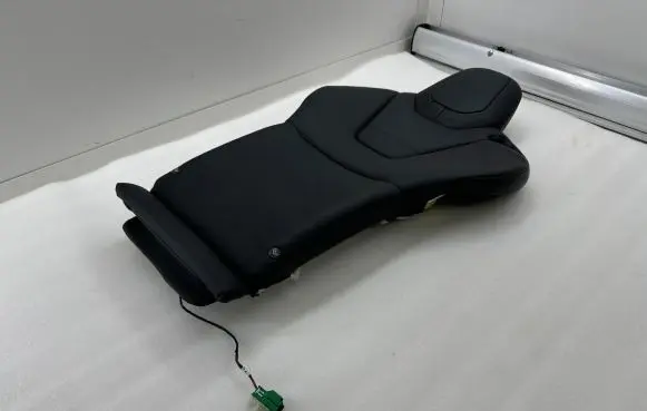 Tesla Model X Second row seats 106812600C 106662600C 126929