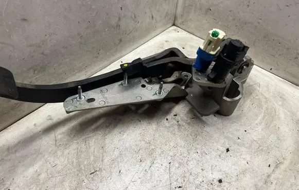 Land Rover Freelander 2 - LR2 Brake pedal 6G922D094FD