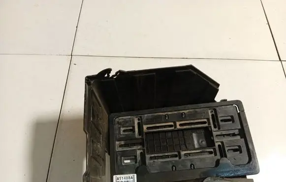 Peugeot 508 Battery box tray 9663615580