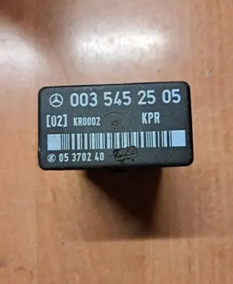 Mercedes-Benz SL R107 Fuel pump relay 0035452505