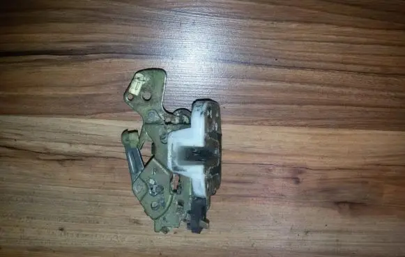 Mazda 323 Rear door lock