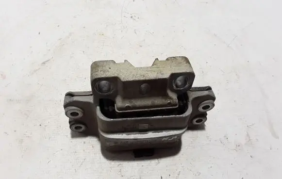 Volkswagen Caddy Engine mount bracket 1K0199555