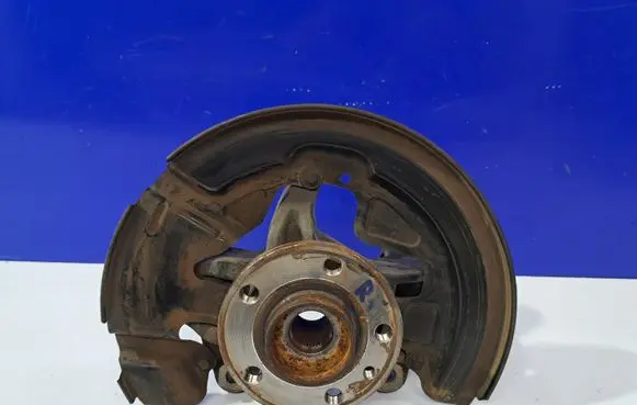 Front wheel hub