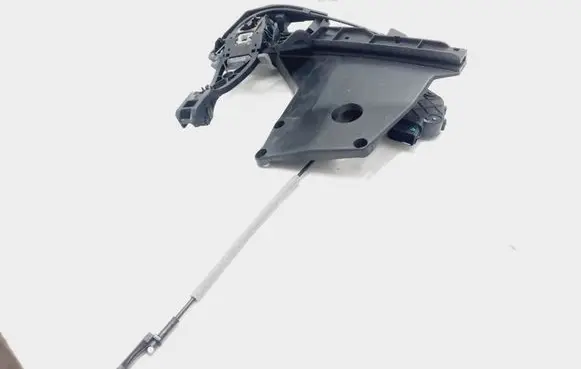 Volvo V70 Front door lock 30661072
