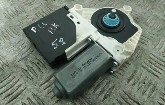 Volkswagen PASSAT CC Front door window regulator motor 3C0959792C 3C8959702