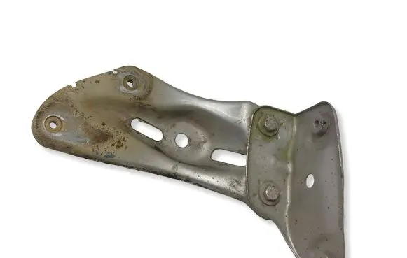 Skoda Octavia Mk2 (1Z) Fender mounting bracket 1Z0810680A