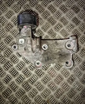 Opel Vivaro Generator/alternator bracket 117105124R