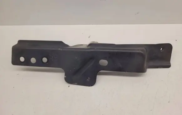 Audi Q7 4L Fender mounting bracket 4L0805697