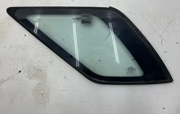 KIA Sorento Front door window glass four-door 43R000382
