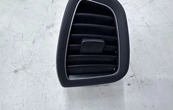 Hyundai i20 (GB IB) Dash center air vent grill 97490C8000 DRRY200216