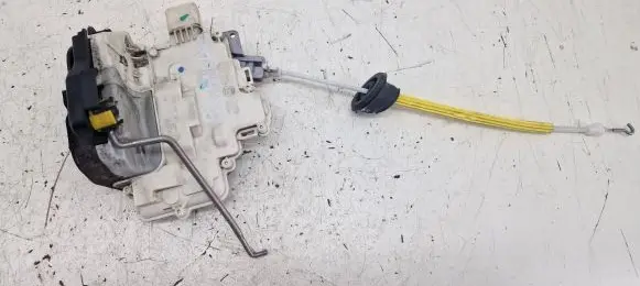 Audi A3 S3 8P Front door lock